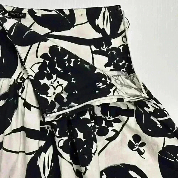 Maurices Womens SZ 9 Navy White Floral Circle & Skater Skirt Side Zipper A-Line - Picture 8 of 10